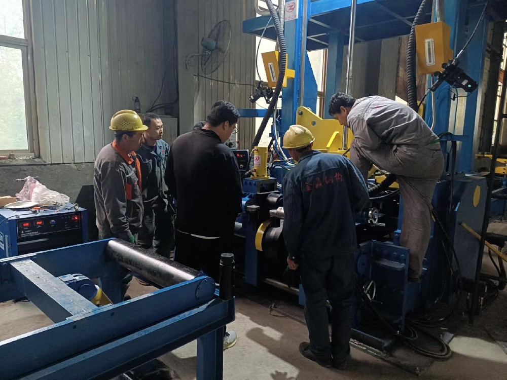 鋼結(jié)構(gòu)**金鼎鋼構(gòu)-組立龍門矯正自動化焊接