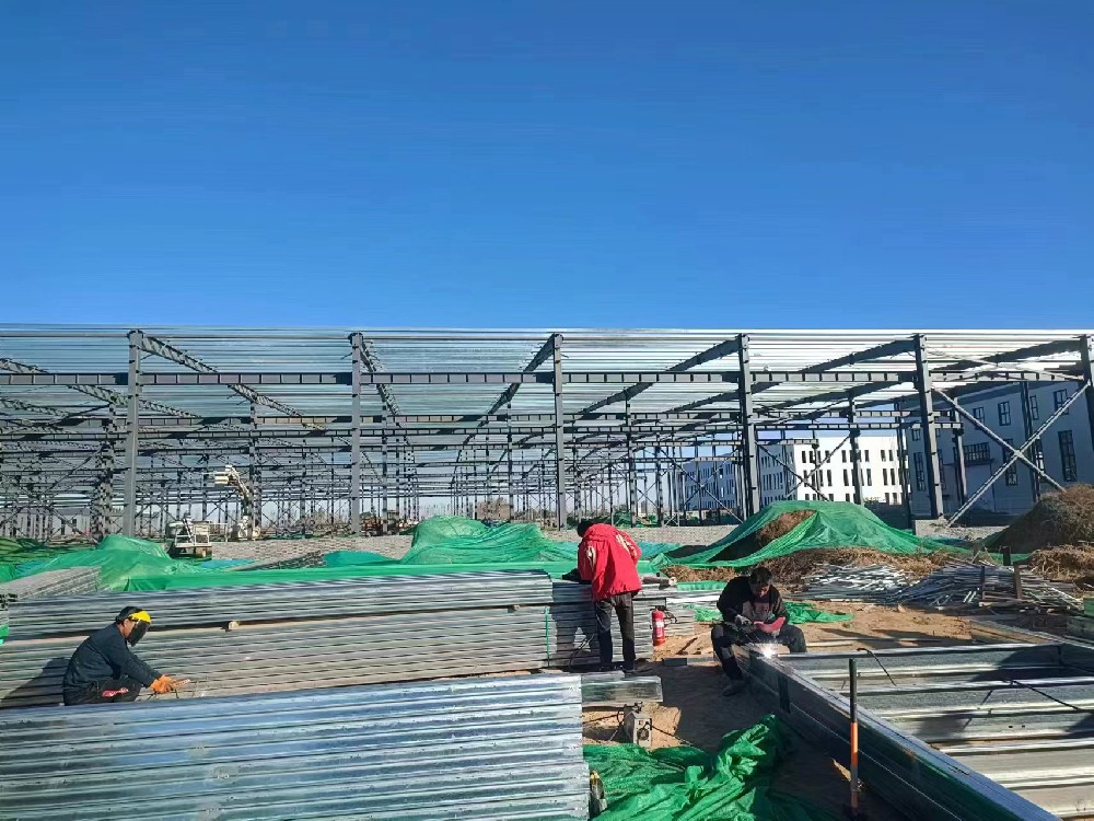 鋼結(jié)構(gòu)車間墻檁窗口