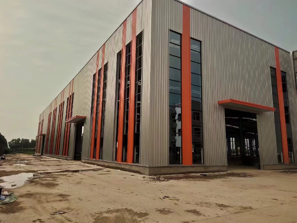 色彩搭配鋼結(jié)構(gòu)廠房外墻