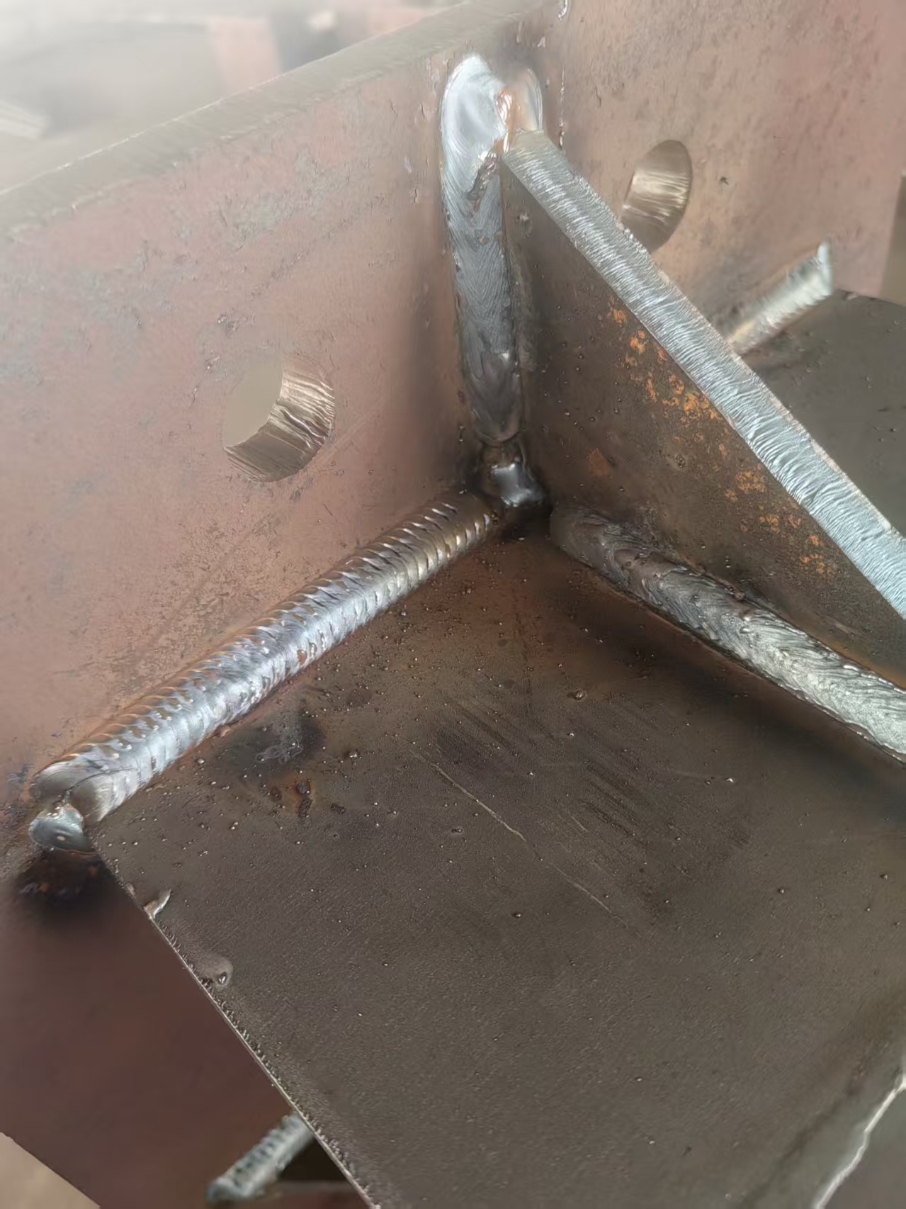 衡水鋼結(jié)構(gòu)加工、機械手自動化焊接加工、鋼結(jié)構(gòu)加工13131801767、衡水金鼎鋼構(gòu)、焊縫、鋼構(gòu)焊接加工、焊接加工訂單、焊接加工13131801767